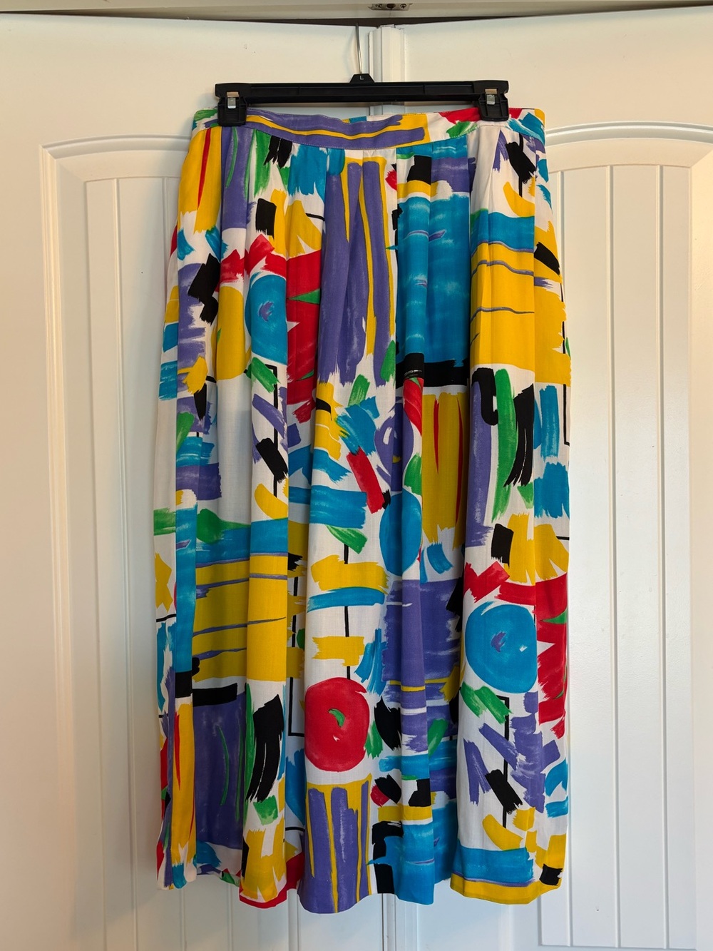 Leslie Fay White Midi Skirt with Bright Abstract Print